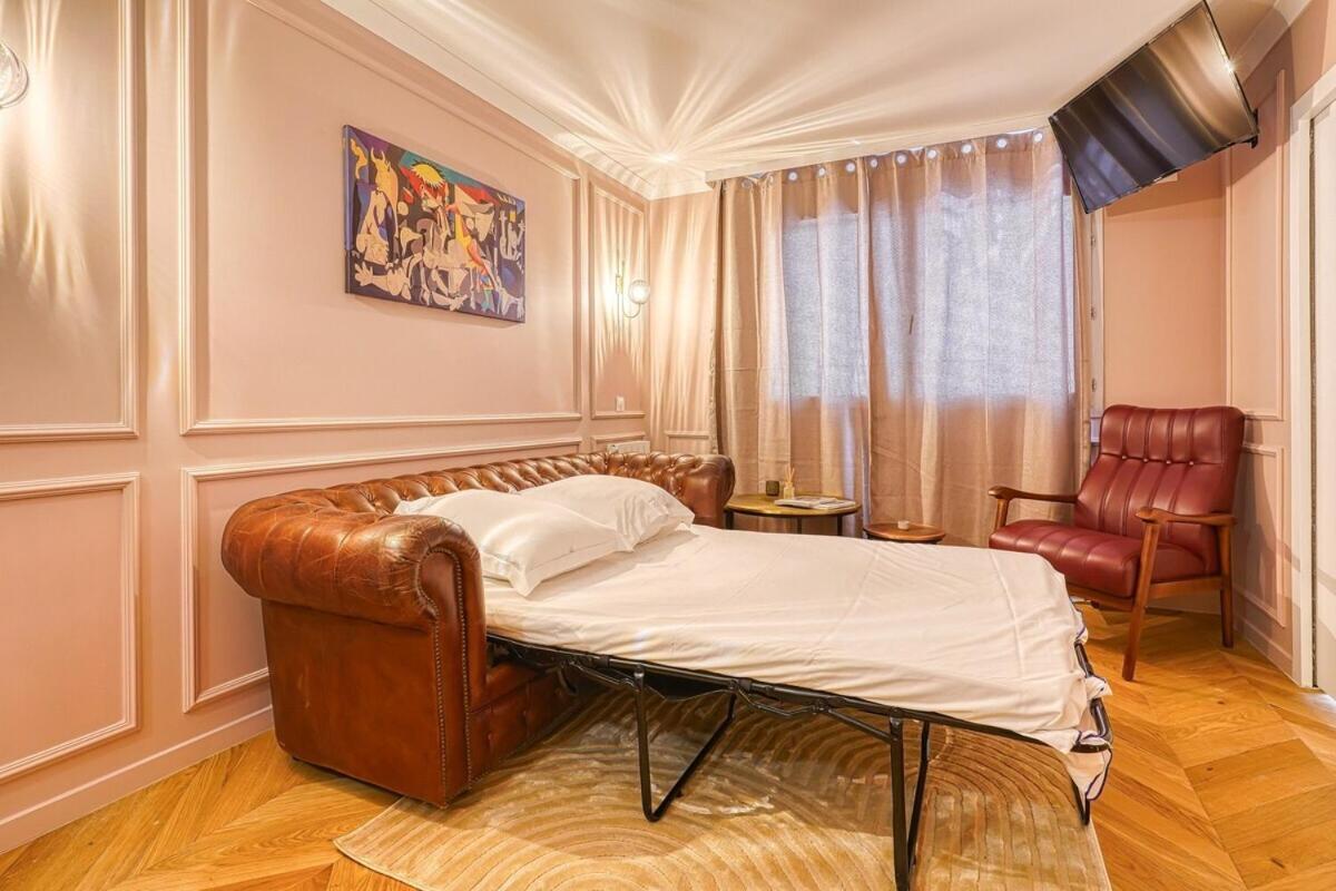 Melody Suite In Paris กูร์เบอวัวร์ ภายนอก รูปภาพ