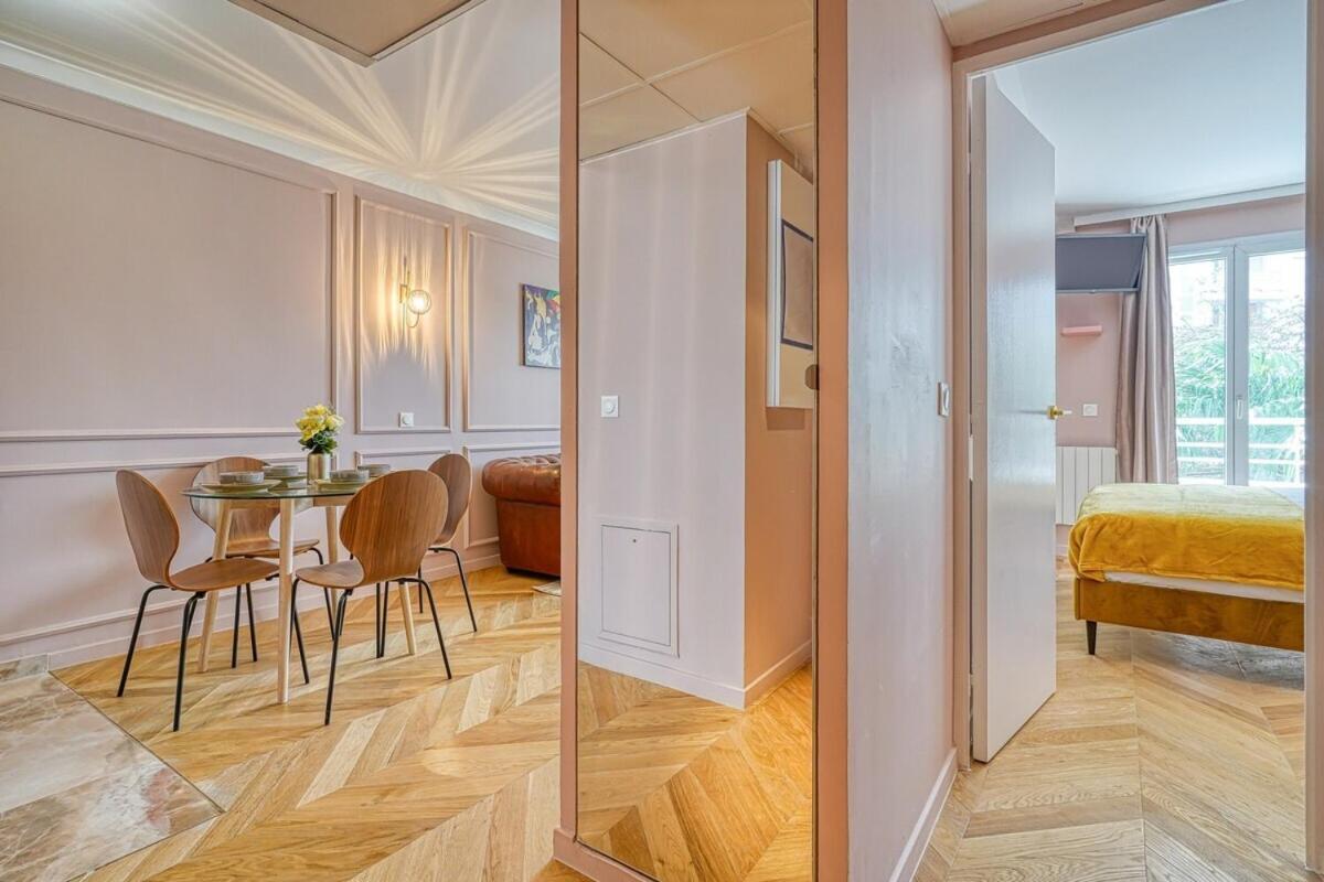 Melody Suite In Paris กูร์เบอวัวร์ ภายนอก รูปภาพ